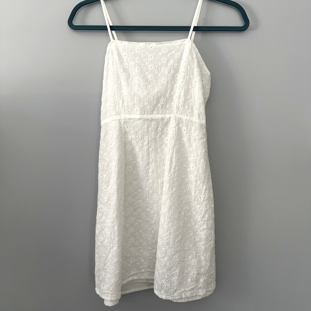 Cute and simple short white dress! Perfect for the summer especially graduation!